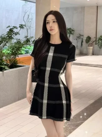 French Vintage Hepburn Style Knitted Dress Women's Mini Skirt Waist Cinching Classy Elegant Ladylike Short Sleeve round Neck